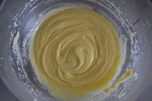 impasto pronto per la ricetta della torta morbida alle fragole