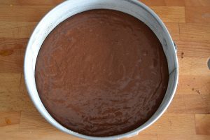 impasto per torta con farina integrale e cioccolato da infornare