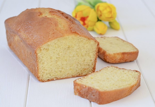 plumcake allo yogurt greco con camomilla