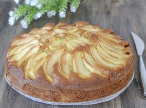 torta di mele e pere sfornata