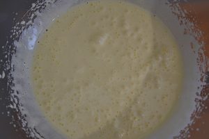 tuorli e zucchero per torta allo zenzero