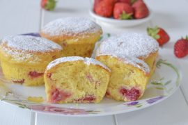 muffin alle fragole con zucchero soffici