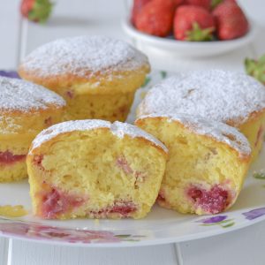 muffin alle fragole con zucchero soffici