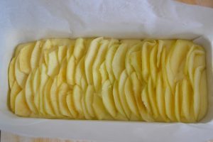 plumcake yogurt e mele da infornare