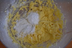 preparazione dei biscotti rose del deserto