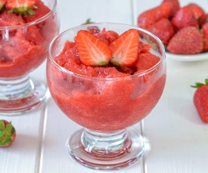 granita di fragole servita