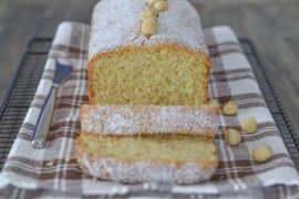 plumcake alle nocciole con zucchero a velo