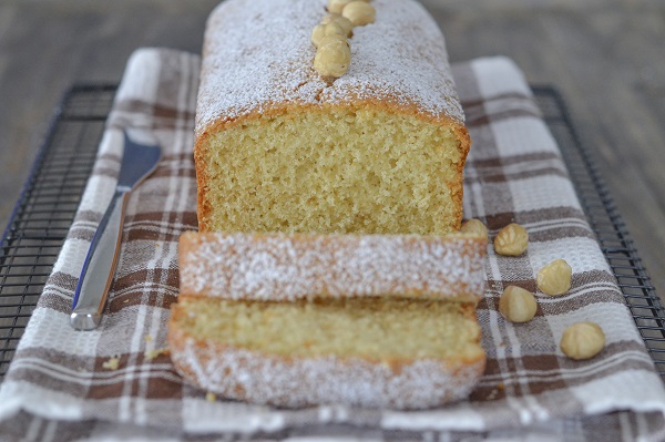 plumcake alle nocciole con zucchero