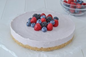 cheesecake ai frutti di bosco con frutta fresca