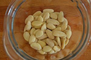 preparazione del plumcake alle mandorle