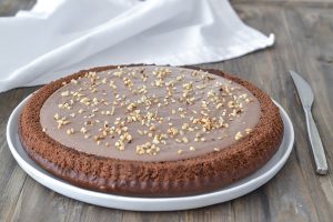 crostata morbida al cacao con crema alle nocciole