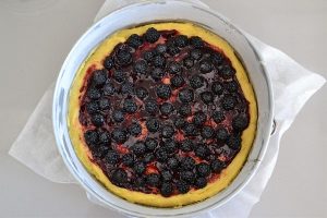 crostata morbida ai frutti di bosco da infornare
