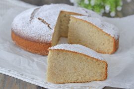 fetta di torta al succo d'uva bianca con zucchero