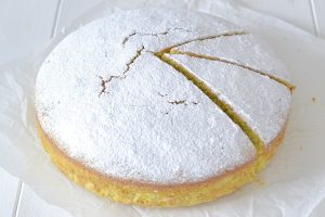 torta dolce di zucchine sfornata