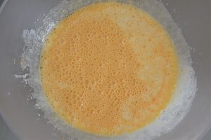 ricetta della torta ai cachi e gocce di cioccolato