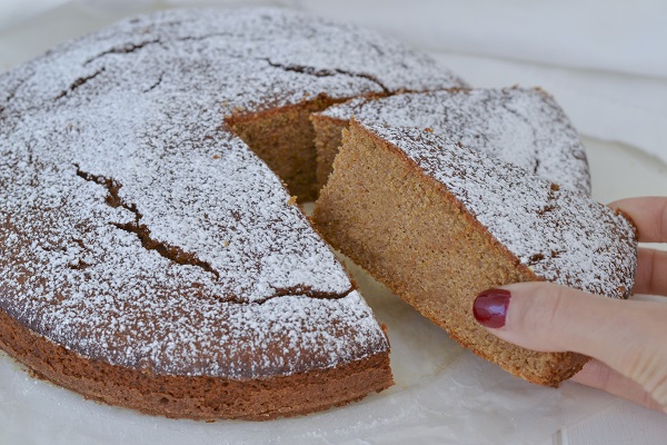 torta con farina di castagne e zucca soffice con zucchero