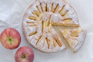 torta di mele e mandorle con zucchero