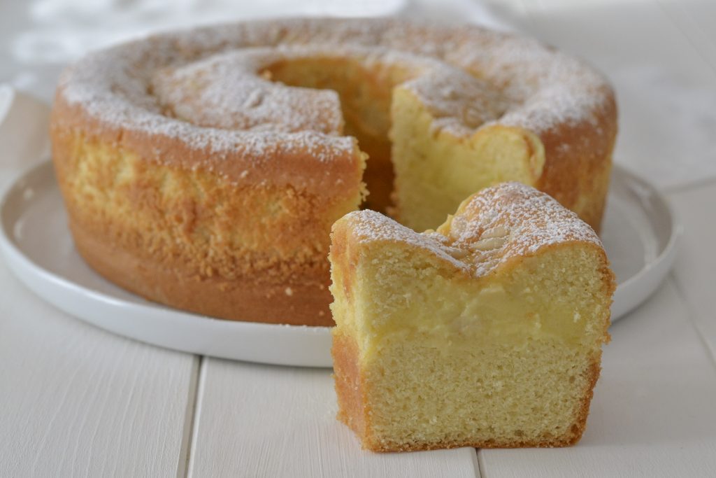 ciambella della nonna con crema soffice