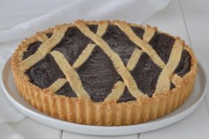 crostata al cocco e cioccolato sfornata