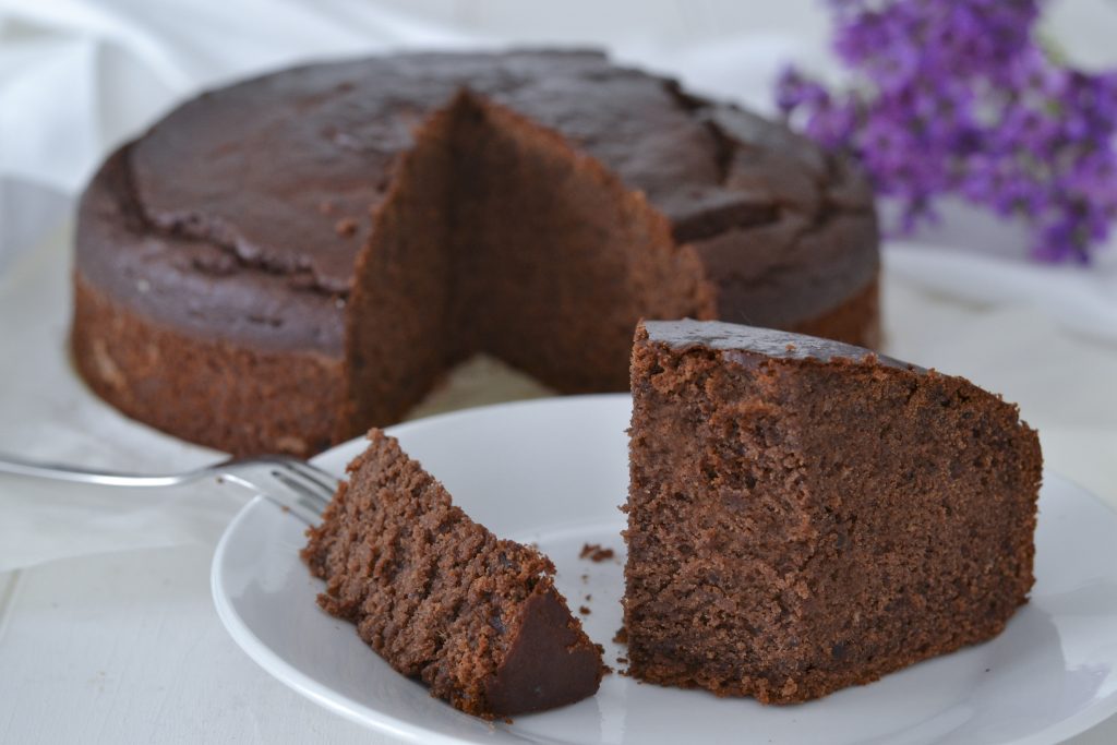 detta di torta di cachi e cacao amaro
