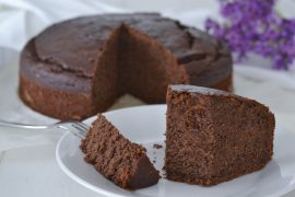 detta di torta di cachi e cacao amaro