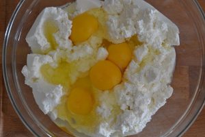 ricetta della torta cremosa alla ricotta con gocce di cioccolato