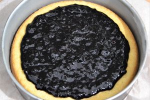 ricetta della torta versata con confettura