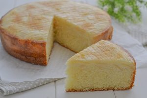 torta di pere rovesciata sfornata