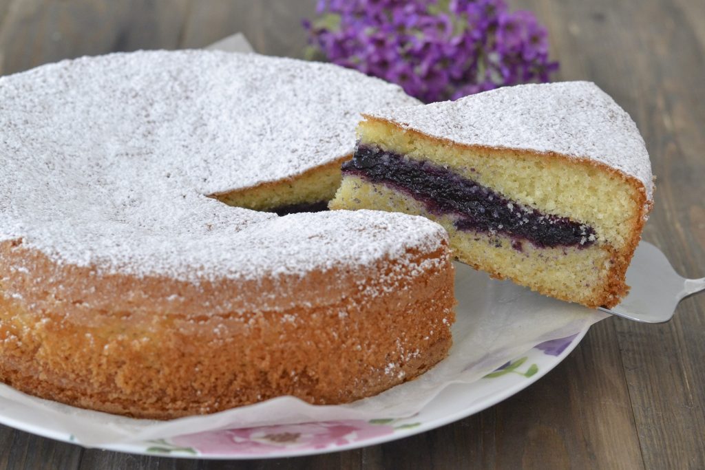 torta versata con confettura