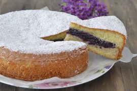 torta versata con confettura