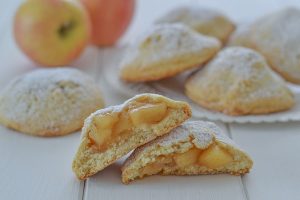 biscotti ripieni di mele con cannella
