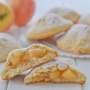 biscotti ripieni di mele con zucchero