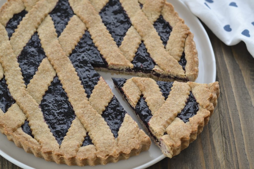 crostata di grano saraceno e mirtilli