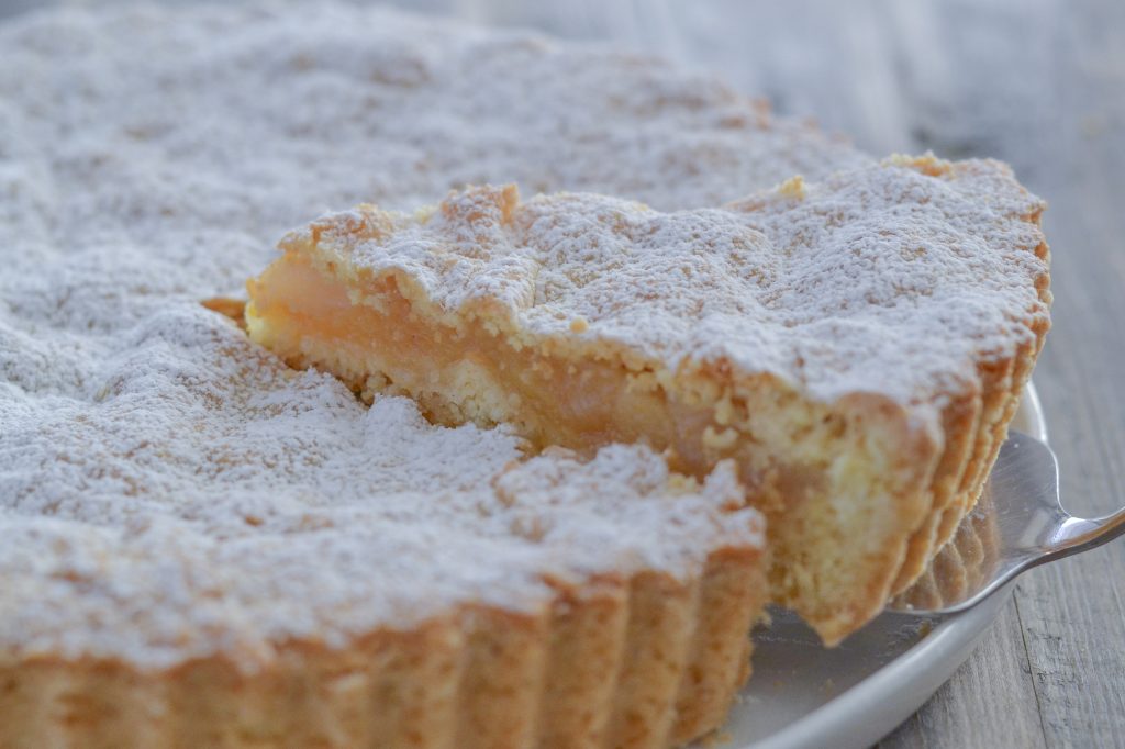 fetta di crostata di mele e pere