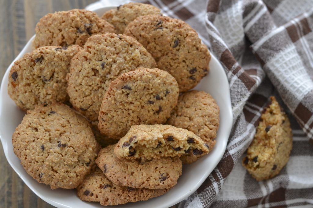 biscotti agli amaretti e pangrattato