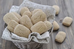 biscotti con farina integrale al latte con zucchero