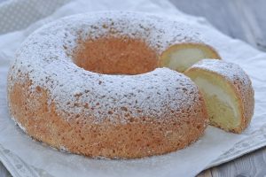 ciambella ripiena di ricotta e mascarpone sfornata