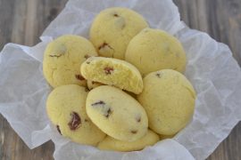 BISCOTTI ALL’UVETTA CON FARINA DI SEMOLA