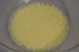 preparazione della torta miele e mandorle