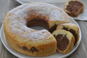 ciambella bicolore allo yogurt