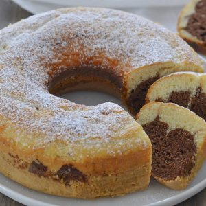 ciambella bicolore allo yogurt soffice