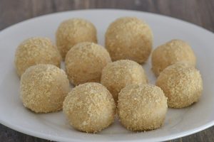 palline con farina di castagne senza zucchero con biscotti