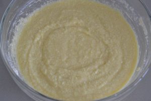 preparazione dei muffin cocco e fragole