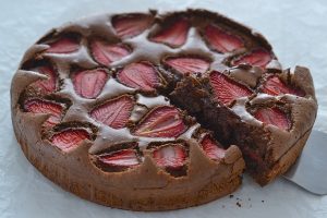 torta tenerina alle fragole e cioccolato fondente
