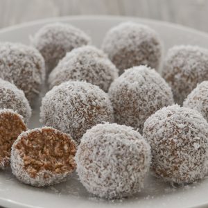 palline di cocco e cacao servite