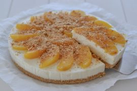 TORTA FREDDA CON PESCHE E AMARETTI