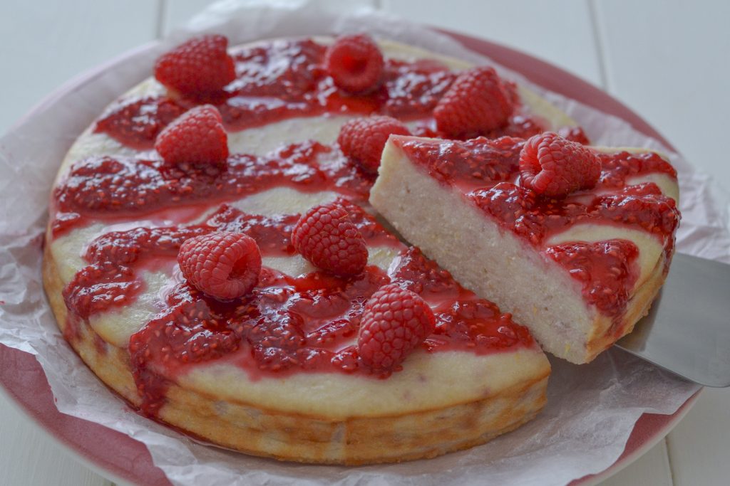 torta cremosa di ricotta e lamponi al limone
