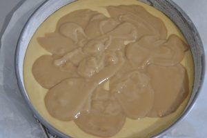 preparazione della torta al caffè