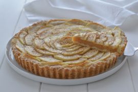 TORTA DI MELE CON CREMA ALL’UVA