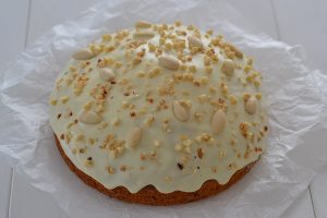 torta panettone decorata